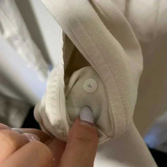 Off white lululemon size 4 live simply hoody - Picture 5 of 5
